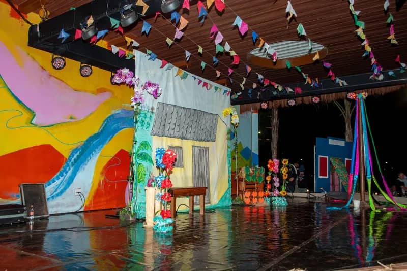 Foto do palco no Vila Guarani