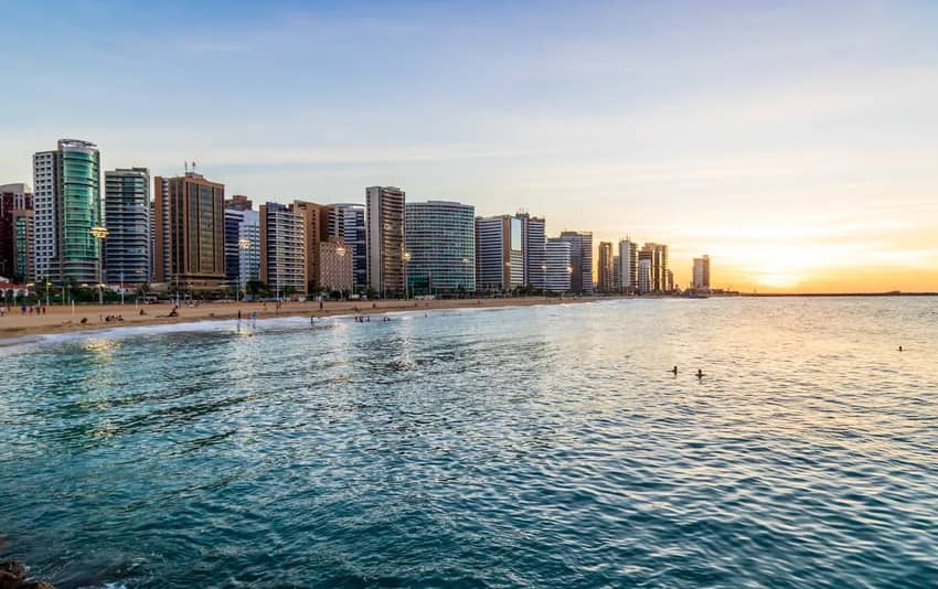 Foto da praia e cidade de fortaleza no Fortaleza - CE