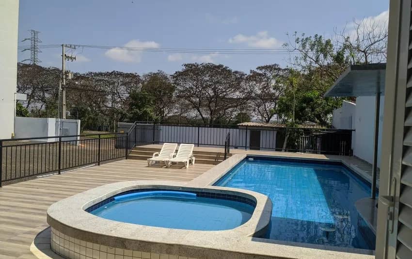 Foto da piscina no Biton Hotel