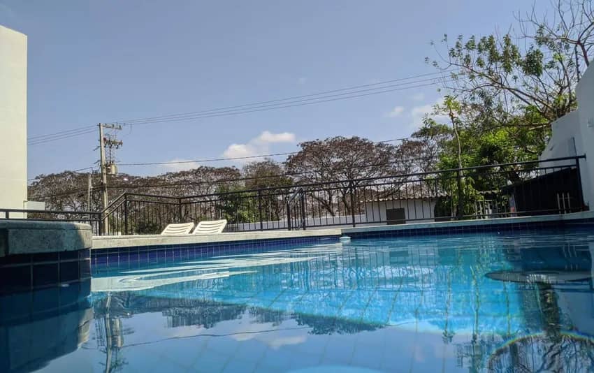 Foto da piscina no Biton Hotel