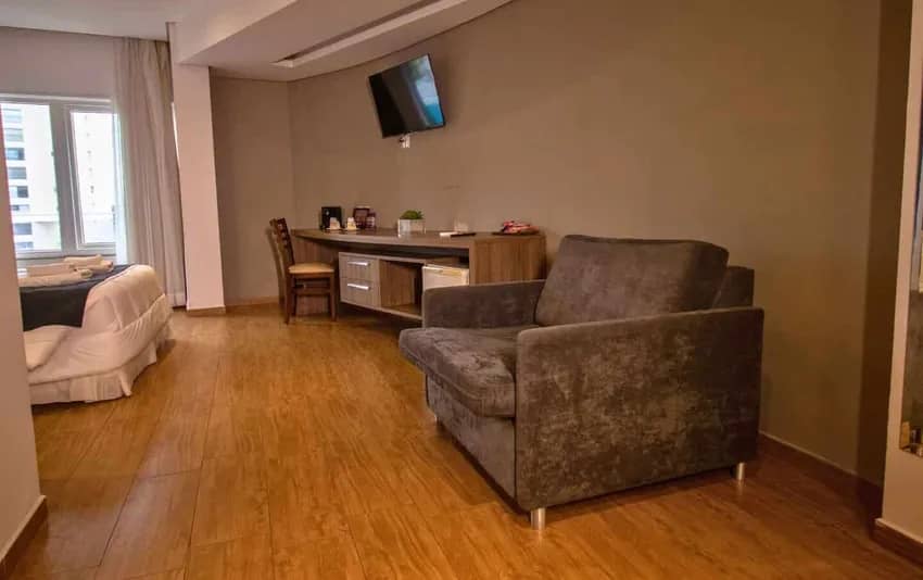Foto da sala de estar no Continental Inn