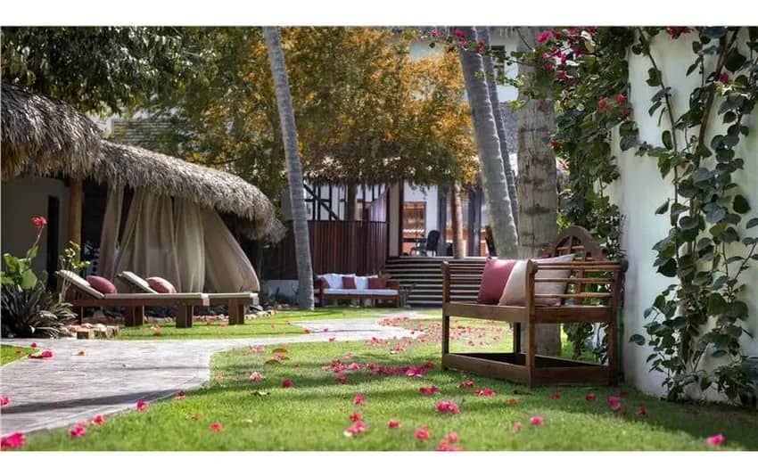 Foto do jardim no Essenza Hotel