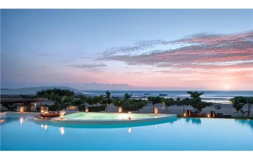 Foto da piscina no Essenza Hotel