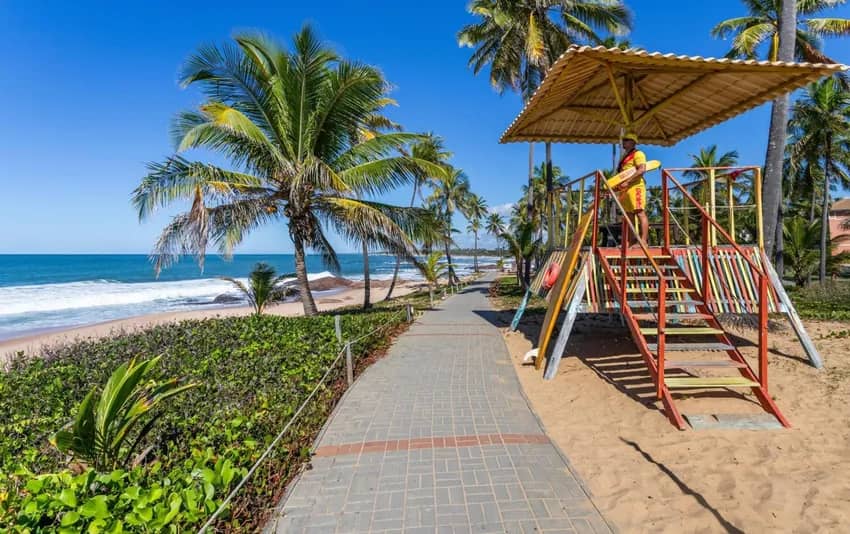 Foto do mar e salva vidas no Sauípe Mar Premium
