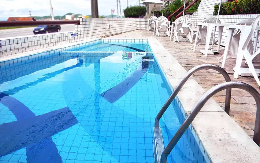 Foto da piscina do hotel em área externa no Happy Ponta Negra Express