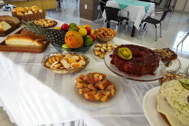 Foto das comidas que são servidas no hotel no Tiffany Hotel