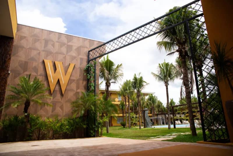 Foto da entrada no Wakanda Hotel