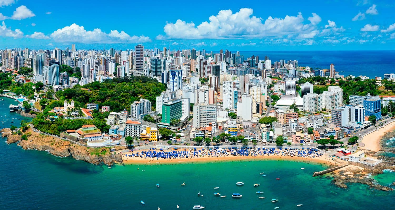 Foto aérea da praia de salvador no Salvador - BA