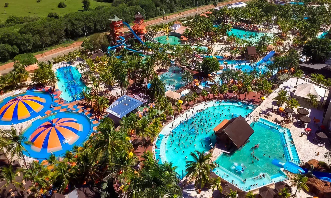Parques aquáticos impulsionam o turismo em Olímpia.