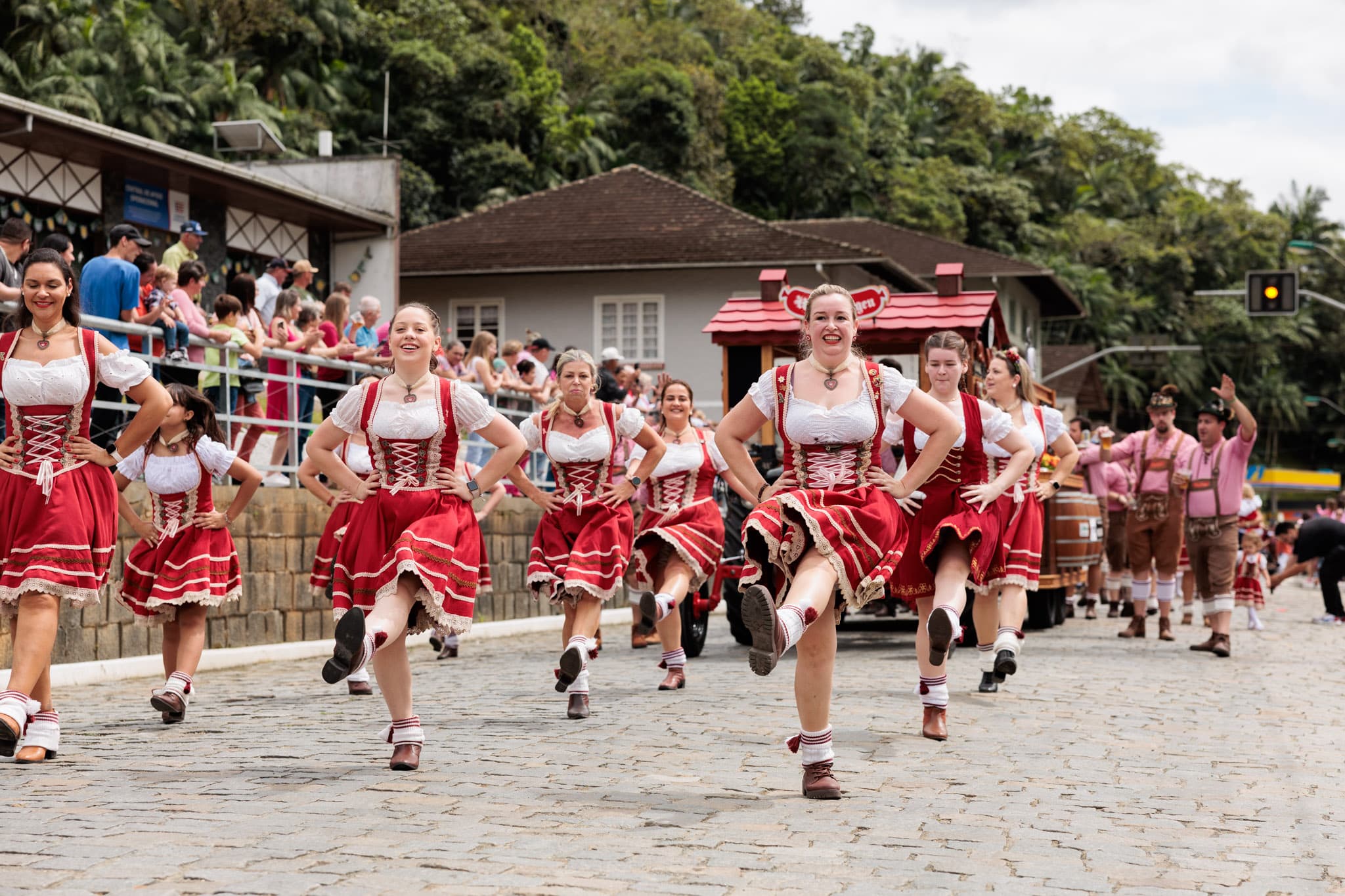 Oktoberfest Blumenau: conheça a festa alemã que movimenta Santa Catarina