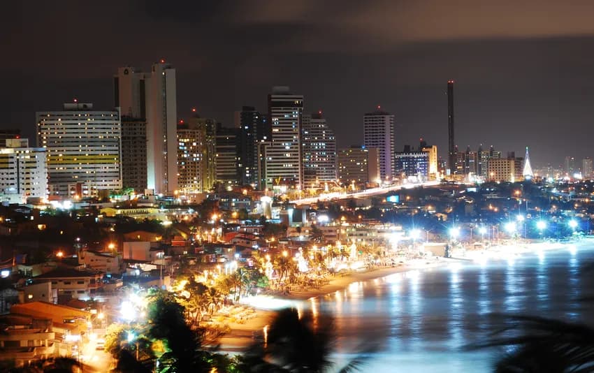 Foto noturna da praia no Natal - RN