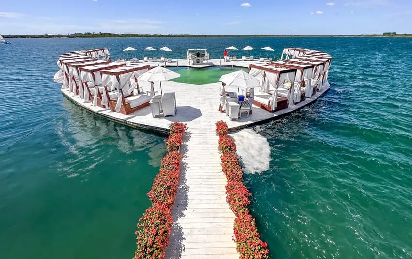 Foto do pier no meio do mar no Jericoacoara - CE
