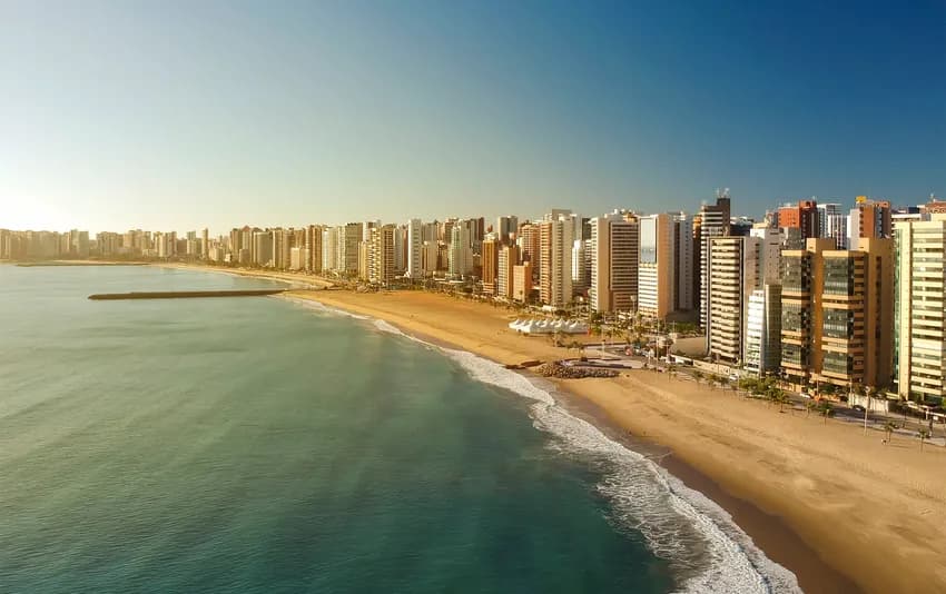 Foto aérea da praia no Fortaleza - CE