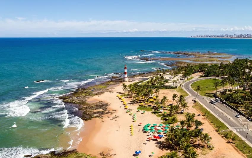 Foto aérea da praia de salvador no Salvador - BA