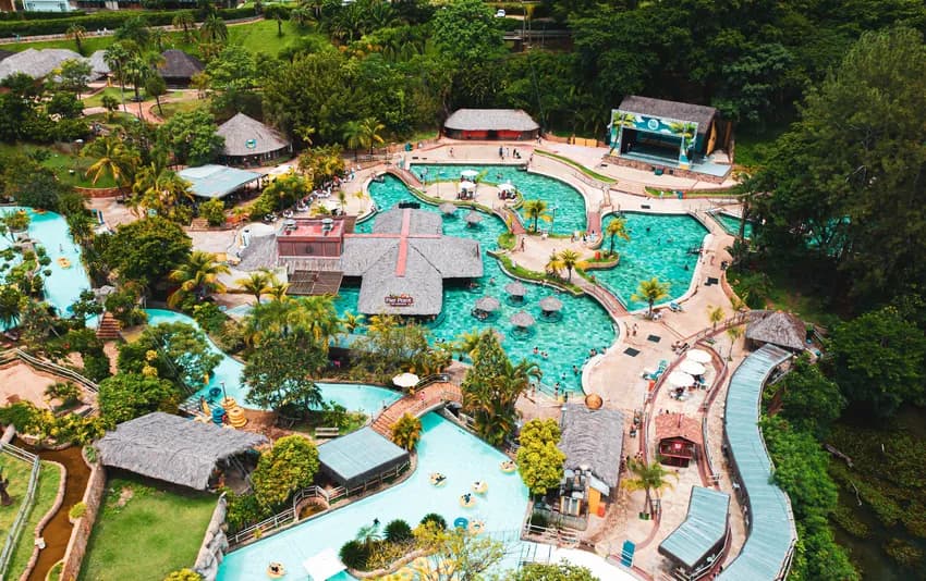 Foto do complexo de piscinas de rio quente no Rio Quente - GO