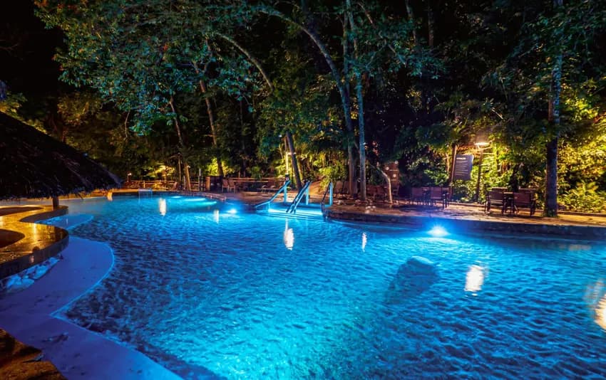 Foto das piscinas aquecidas em rio quente no Rio Quente - GO