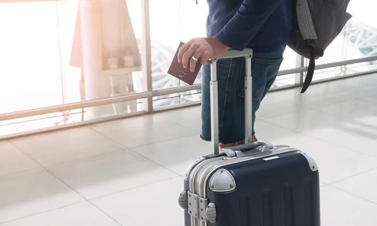 Qual a diferença entre bagagem de mão e bagagem despachada?